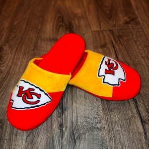 NWOT Men's Kansas City Chiefs Slippers